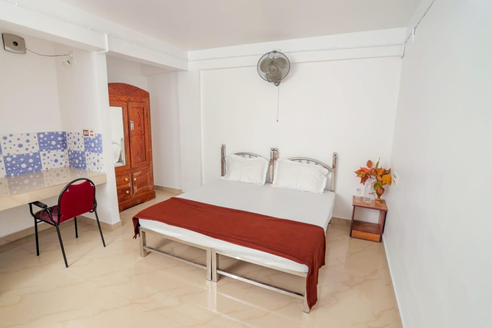 El Lora Resldency Bed & Breakfast Мунар Екстериор снимка